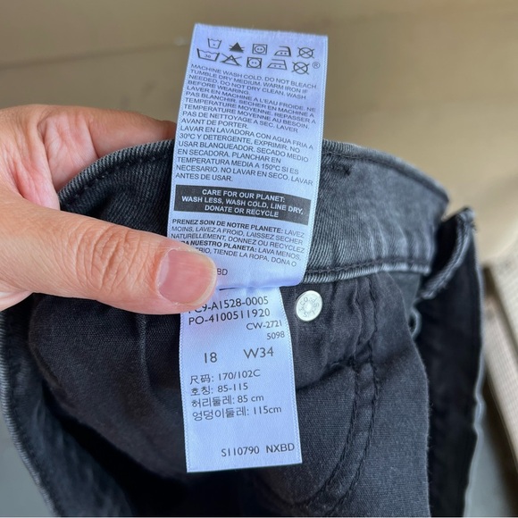 Signature by Levi Strauss Black High Rise Jean Shorts - Size 18 - Picture 4 of 5